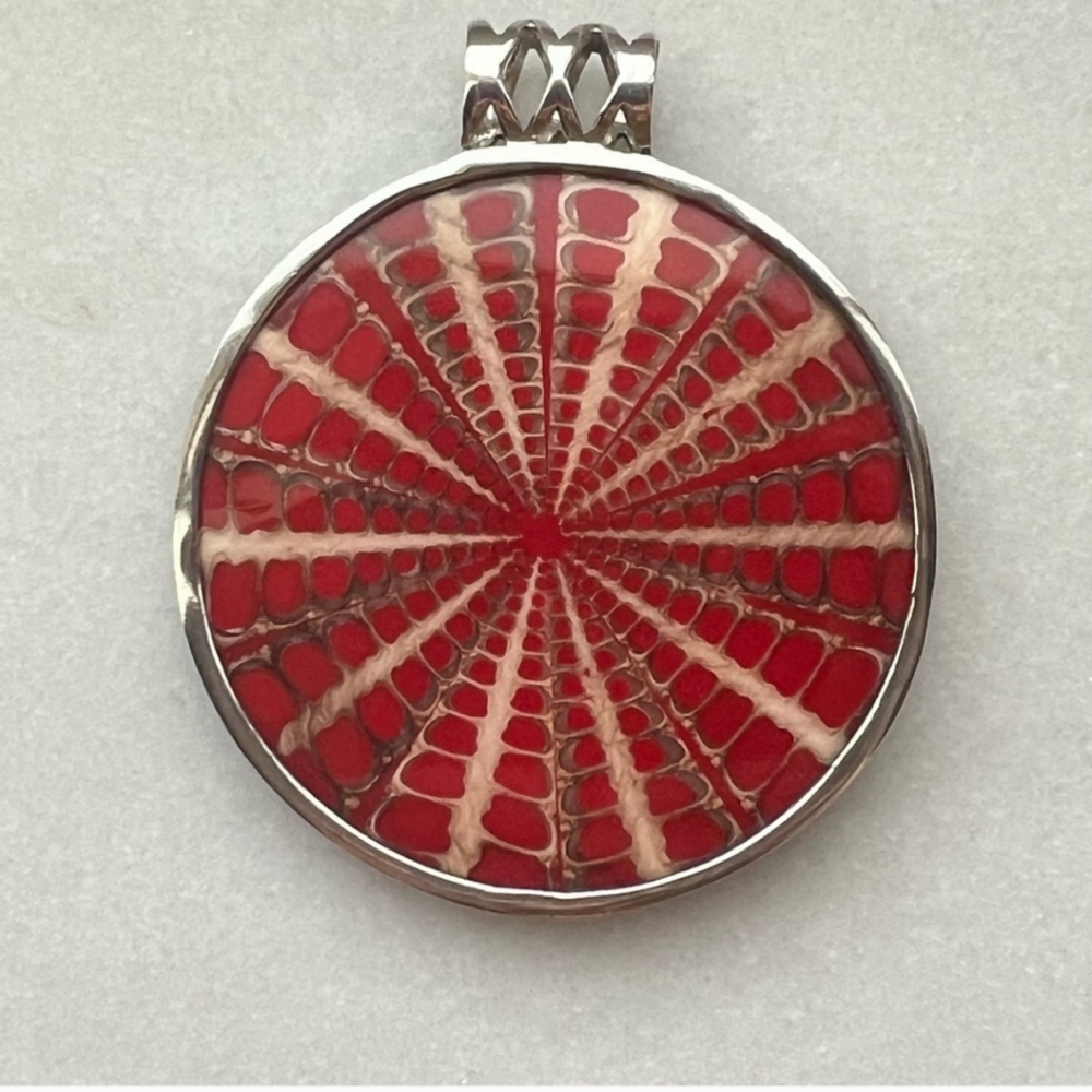Silpada Retired Sterling Silver Red Sundial Shell Pendant Necklace - Picture 5 of 6